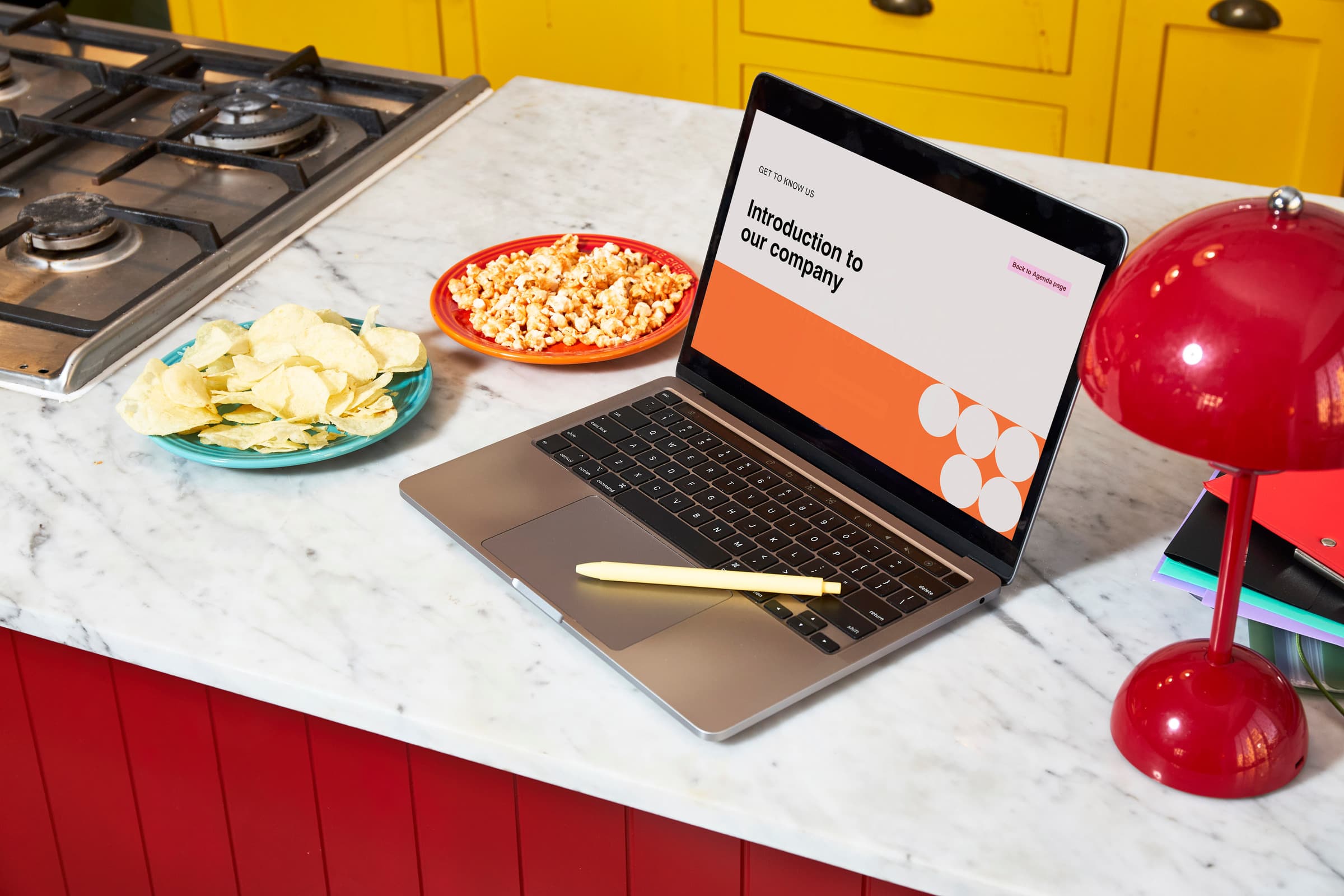 Responsive Website-Layout für ein Interior- und Küchenprojekt